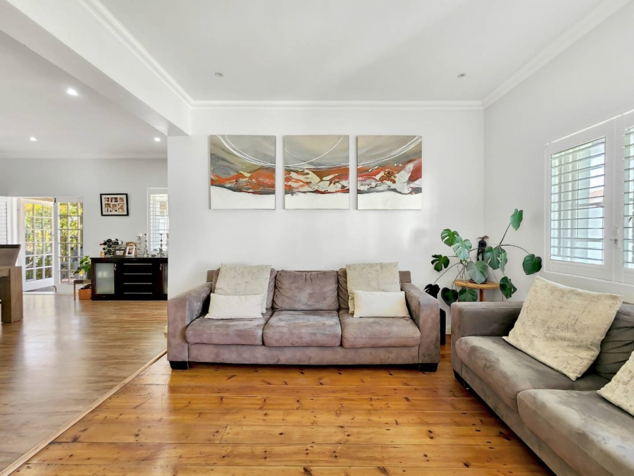 3 Bedroom Property for Sale in Sea Point Western Cape